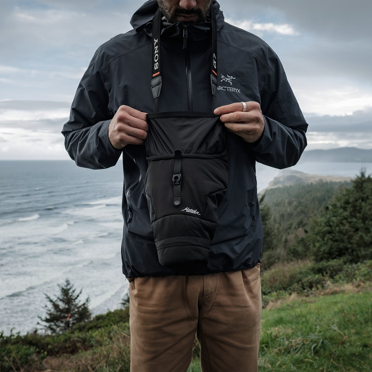 Man by ocean closing up roll-top over base layer