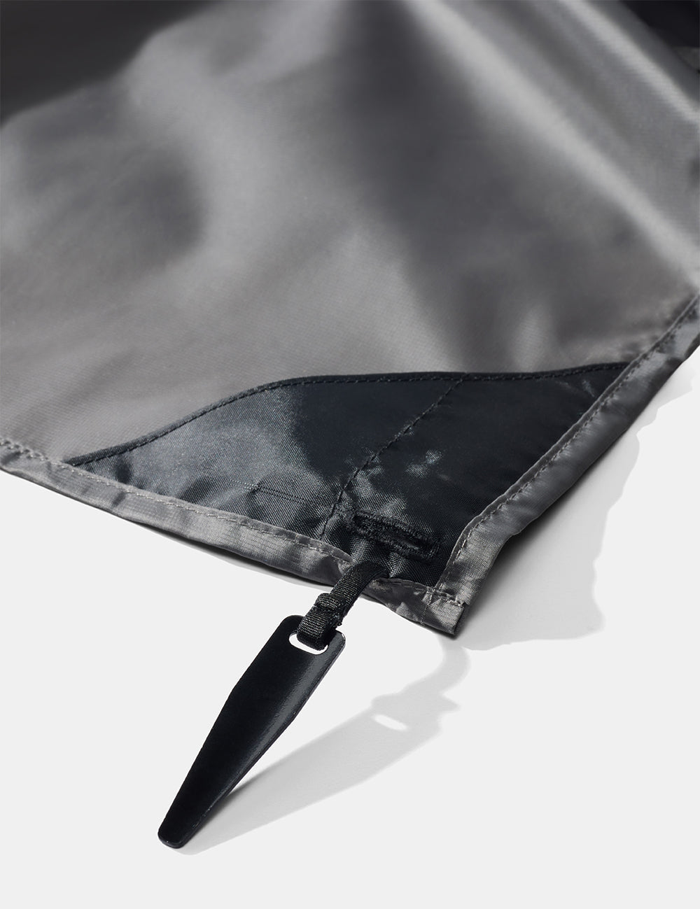 detail view of pocket blanket corner stake